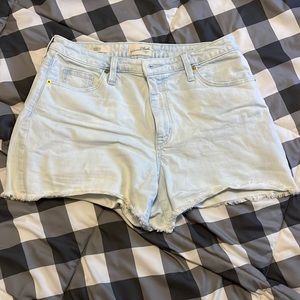 Light wash vintage midi Universal thread jean shorts